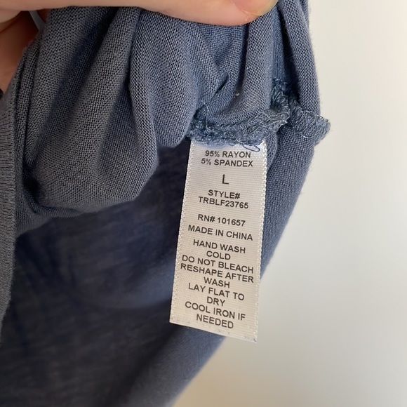 Fashion Nova grey blue light v neck tee shirt with rolled cuff sleeve - Picture 3 of 4